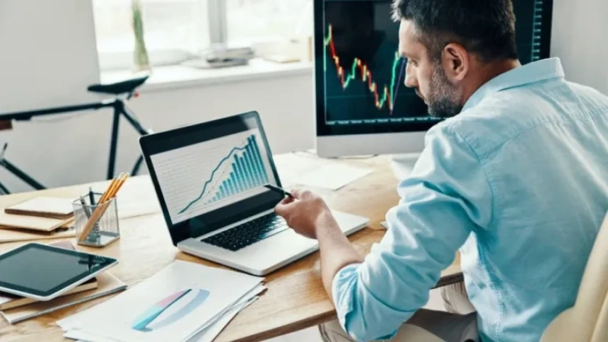 La inteligencia artificial no convence en la empresa española: solo 1 de cada 10 la usa a diario — COPE
